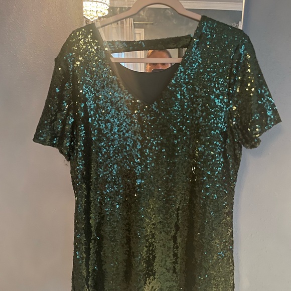 Green Sequin Women's Top - Picture 2 of 2
